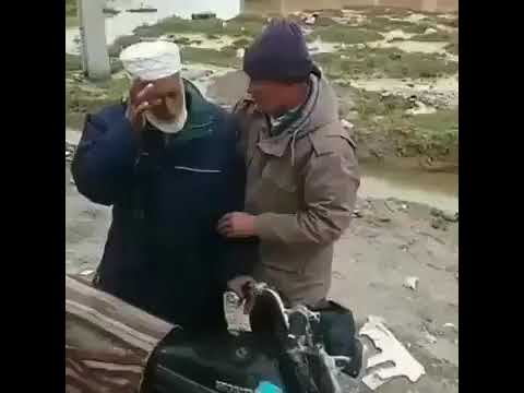 شيخ إيغوري يبكي بحرقة على ابنته التي قتلها الصينيون