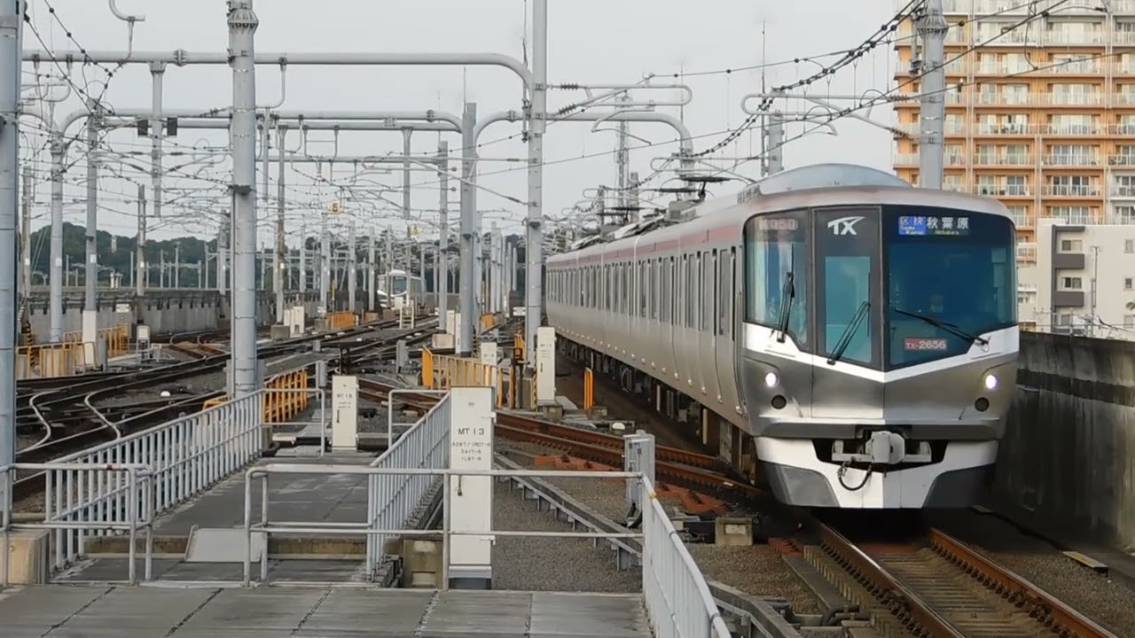 つくばエクスプレス 守谷駅の発着　2025年8月16日土曜日撮影
