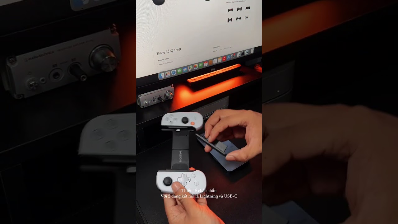 🎥 Đập hộp Backbone One - Tay cầm chơi game cho iPhone | Mac Center #BackboneOne #Gamepad #MacCenter — Video review, click xem trên YouTube