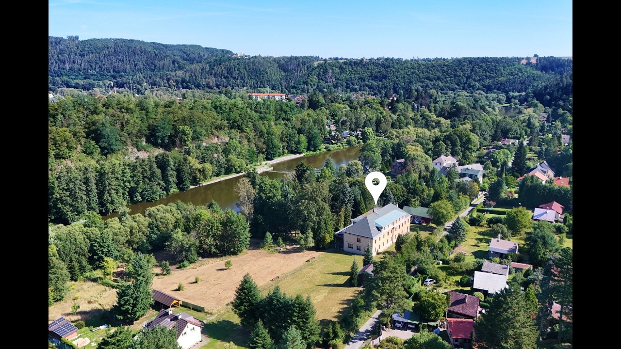 Penzion s pozemky o celkové rozloze 14.681 m2 na břehu Sázavy, Budín.