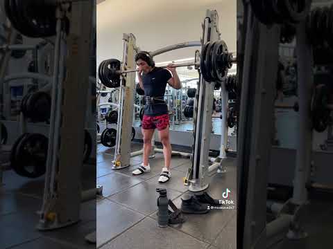 Video: Sal barbell squats groei belemmer?