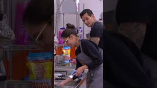 ¿Se está cocinando un nuevo amor? ❤️ Así platican Michelle y Lancer, quienes se han conocido más.