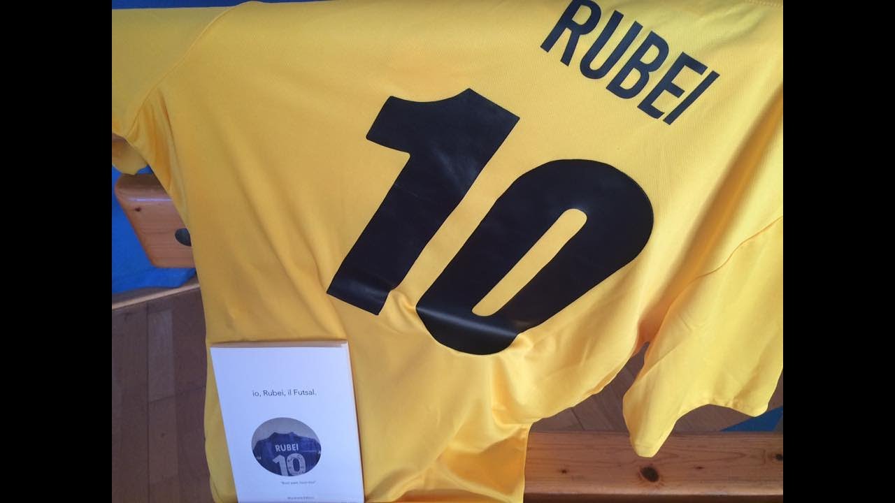 Andrea Rubei IO SONO LEGGENDA - L' addio al Calcio a 5 di Andrea Rubei - YouTube