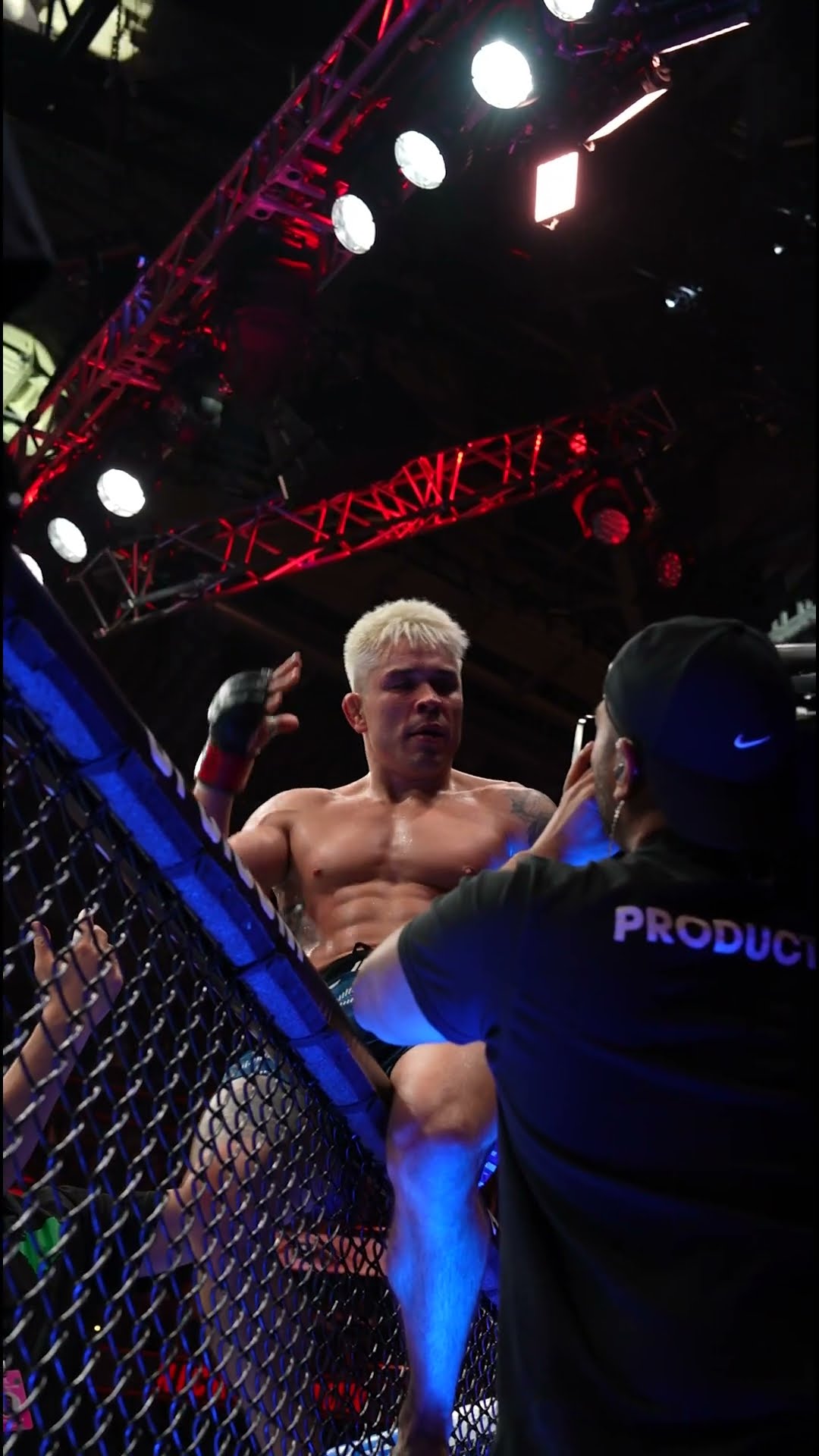 OMMGGGGG WHAT A KNOCKOUT ? #ufcseattle