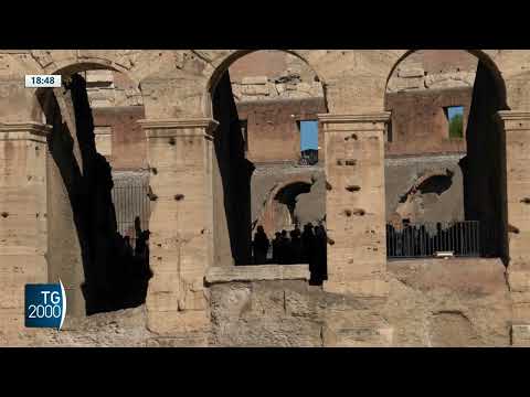 Video Operaio muore al Colosseo. Giovane precipita da 10 metri durante i lavori