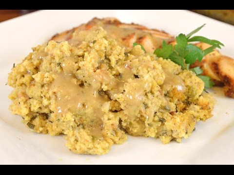 Video: Cornbread Dressing Med Salvia Och Pekannötter