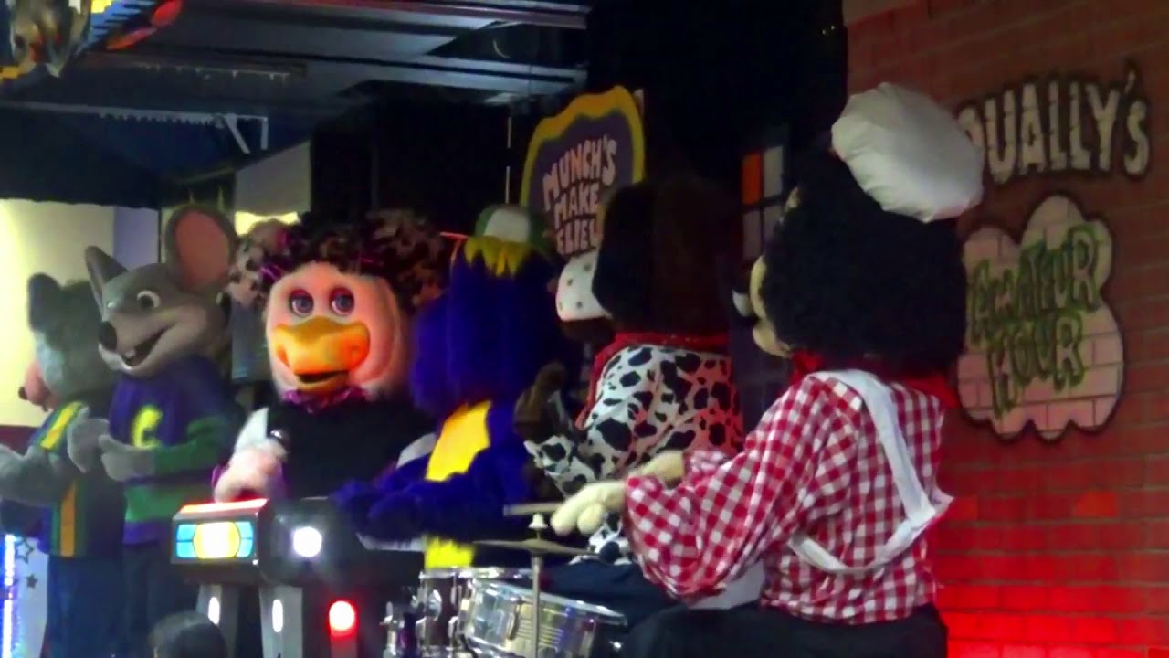 Chuck E Live Cec Birthday Song And Dance 2018 Youtube