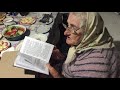 Анна Бойко вперше гортає свою книжку спогадів #ABoykoHistory