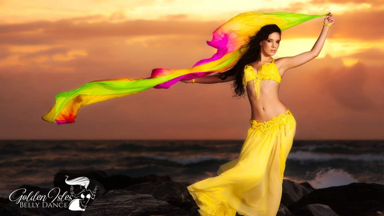 Танцующая Девушка В Желтом Платье фото 15