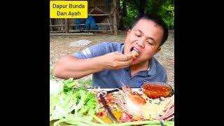 Babang Tampan Makan Lobster Goreng Lalap Daun Selada Bikin Laper Aja Nih !!! 😁😁😁🙏🙏🙏