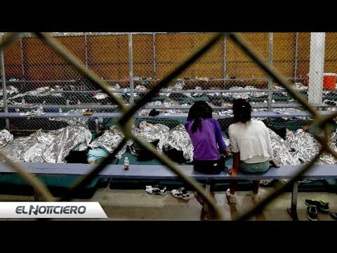 Niños en jaulas en la frontera México - USA niños con hambre