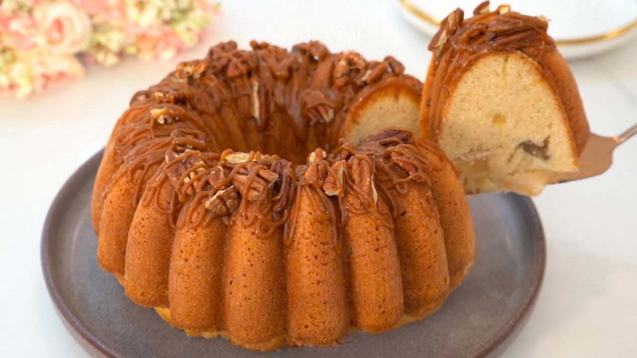 Moist and Velvety Apple Caramel Cake