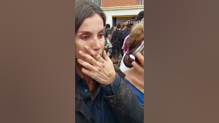 Arrojaron barro e insultaron a los Reyes de España y corrieron el auto de Pedro Sánchez en Valencia