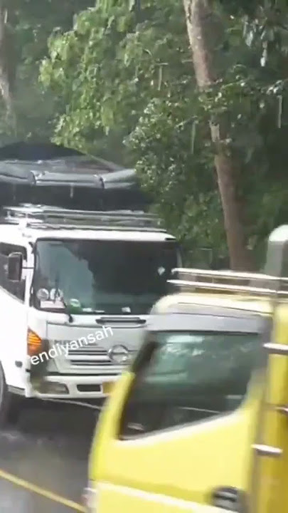 truk hino nerobos hujan deras #truckhino #viralvideo #videoshort