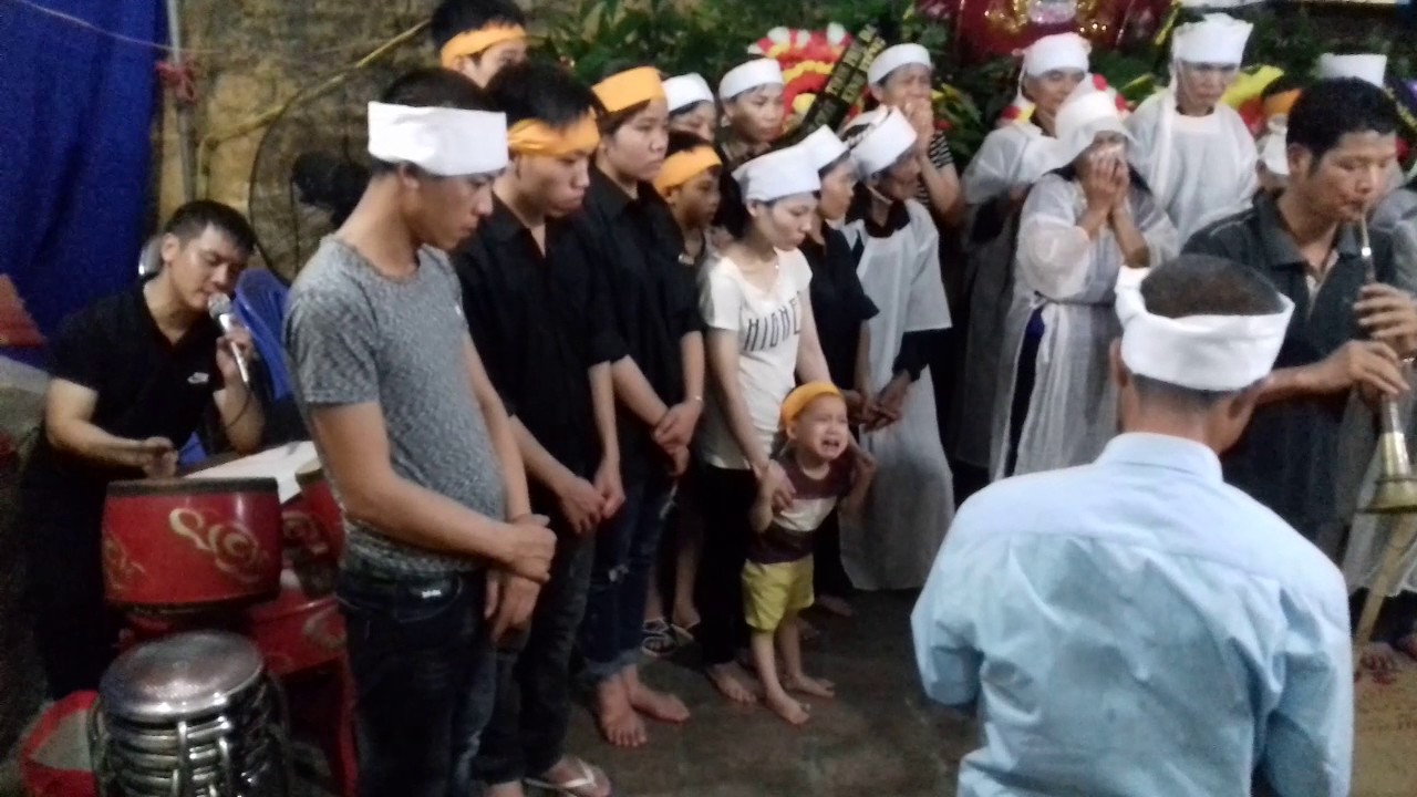 Các  con  các cháu các chat dâng lên tuần tế chuyển quân cụ nguyên công chín thôn lưu xa Đức giang