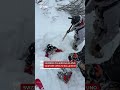 Svizzera, italiano salva uno sciatore sepolto dalla neve