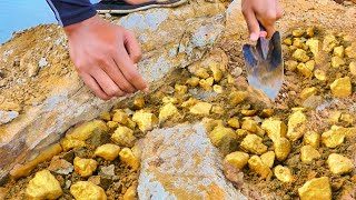 wow Gold Rush! I am Digging for Treasure at Mountain worth Million Dollar from Huge Nuggets of gold.