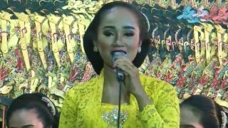 Tiwi disawang  gawe ati tentreme dalang sak wiyogone