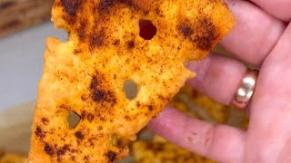 РЕЦЕПТ ПЕСОЧНОЕ ПЕЧЕНЬЕ С СЫРОМ это вкуснее чем крекеры легко заменит и чипсы 