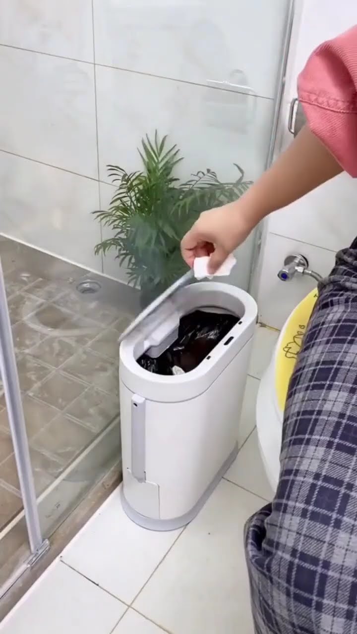 Smart sensor trash can with toilet brush ✨