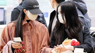 Lisa & Jisoo ( Lisoo)  Airport Sweet and cute moments.. 2022 - All i Ever Need