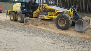 NEW HOLLAND 156.7 Grader pushing Sand