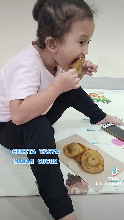 Cerita anak lucu Tasya makan kue cucur