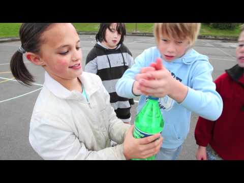 Russell Street School science experi-mint. By Robert Kitchin/Manawatu Standard