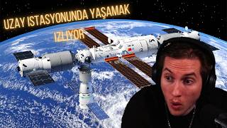 Rraenee Holosen - "Uluslararası Uzay İstasyonunda Yaşamak" İzliyor