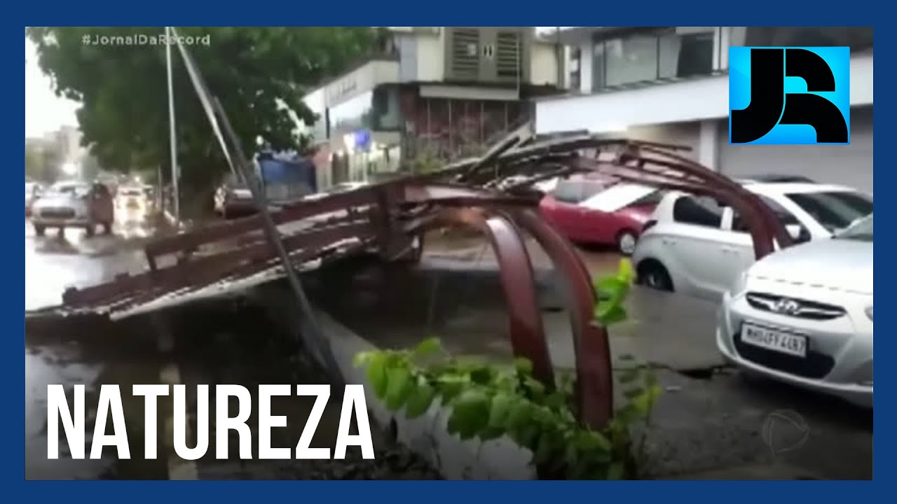 Passagem de ciclone causa morte de 33 pessoas na Índia