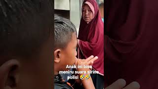 anak ini bisa meniru suara sirine polisi