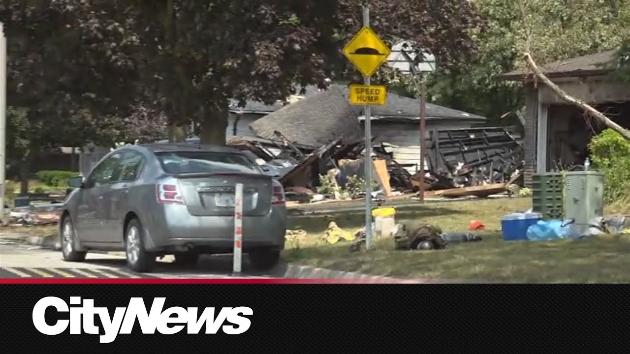 Man dies in hospital after house explosion in Barrie - YouTube