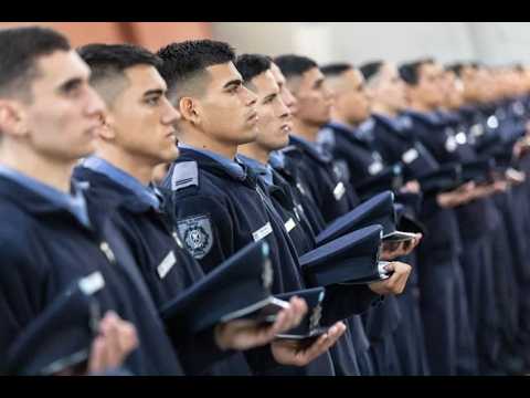 Santa Fe sumará 1.400 policías y ofrece becas para la formación