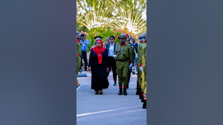 Rais wa Jamhuri ya Muungano wa Tanzania, Mhe. Dkt. Samia Suluhu Hassan akikagua gwaride la heshima.