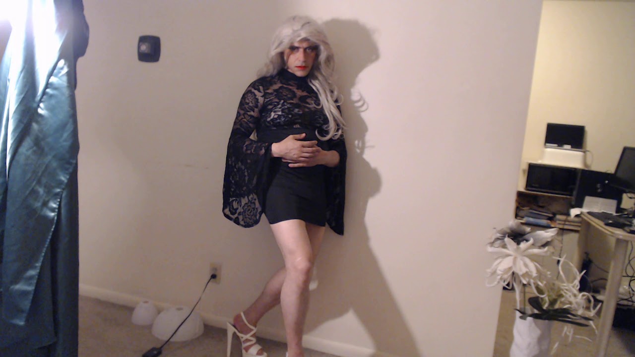 Red Lipstick Cheerleader Stuns Here! Wow! Subscribe! - YouTube