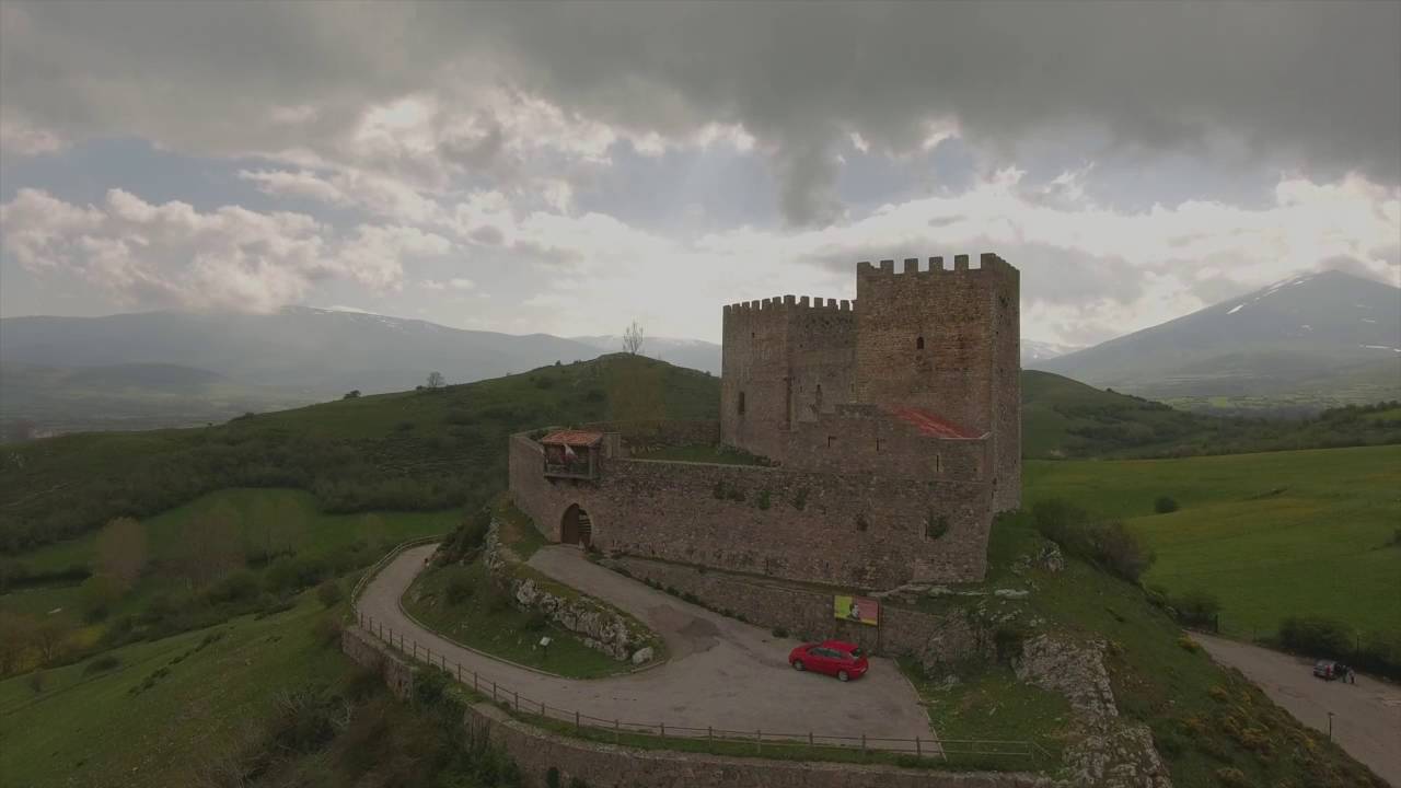 Castillo Medieval de Argüeso en Campoo (Cantabria)