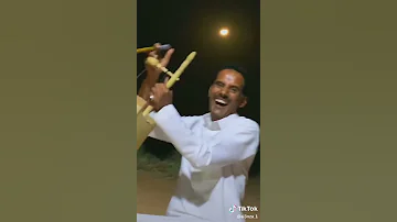 أبو فهيد يعزف ربابه وجبة كنتاكي 