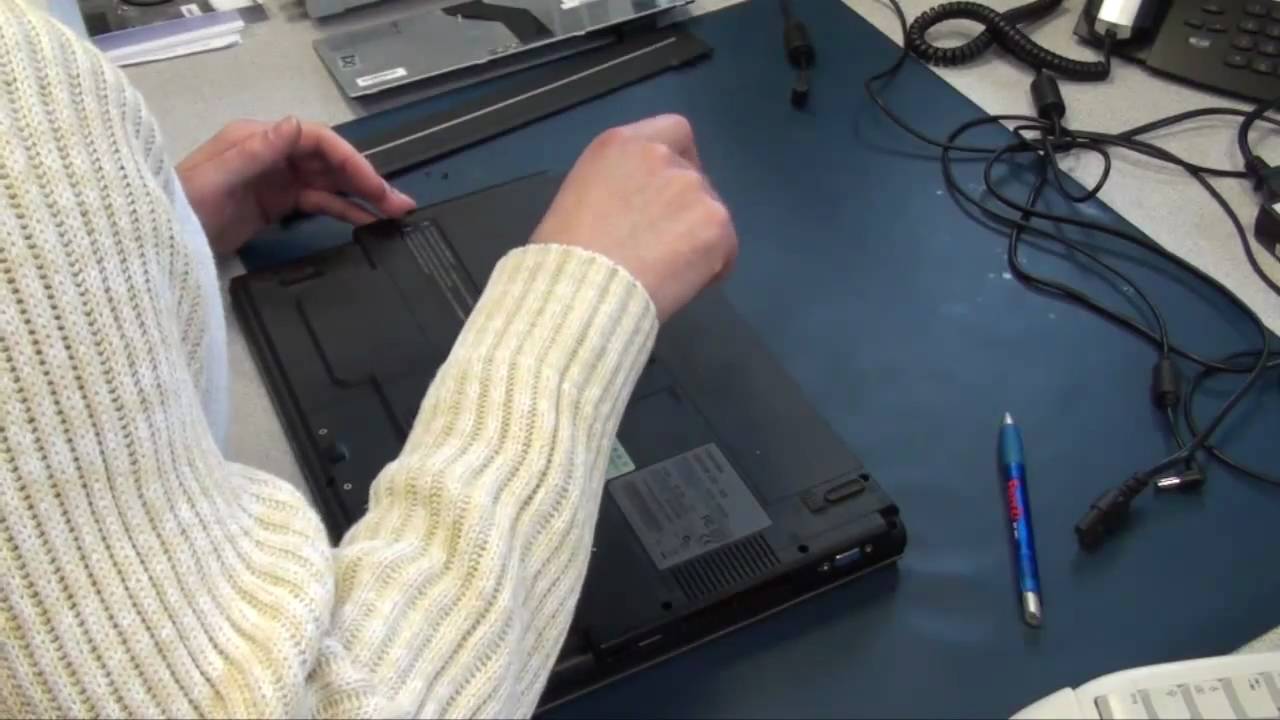 Keyboard replacement screwed at back (Laptop) 7003