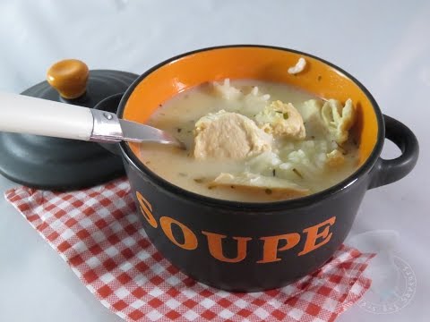 Vidéo: Recette: Soupe Au Fromage Avec Poulet, Saucisses Et Riz Sur RussianFood.com