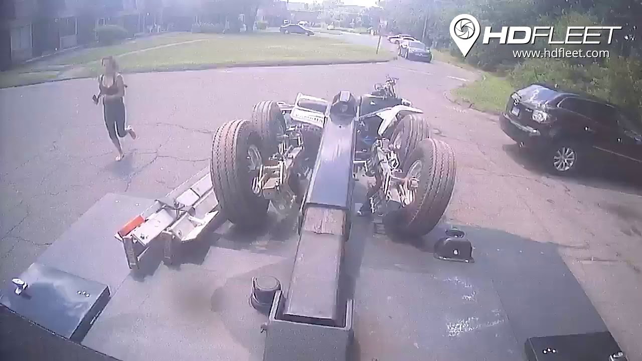 Woman Jumps on Back of Tow Truck Repossessing Her 4-Wheeler - YouTube