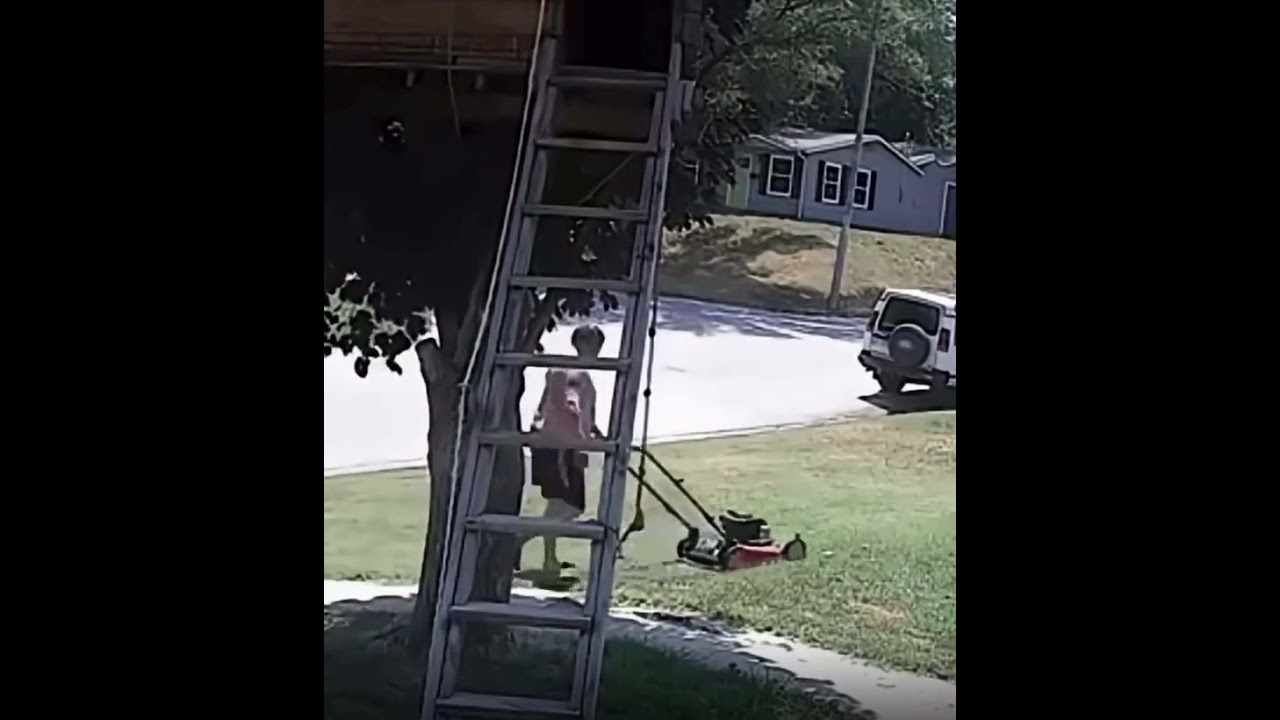 Παρακολούθηση Neighbor’s lawnmower blew up out of nowhere. 🤯 #zonehefner #lawnmower #explosion #viral στο YouTube Παρακολούθηση Neighbor’s lawnmower blew up out of nowhere. 🤯 #zonehefner #lawnmower #explosion #viral στο YouTube