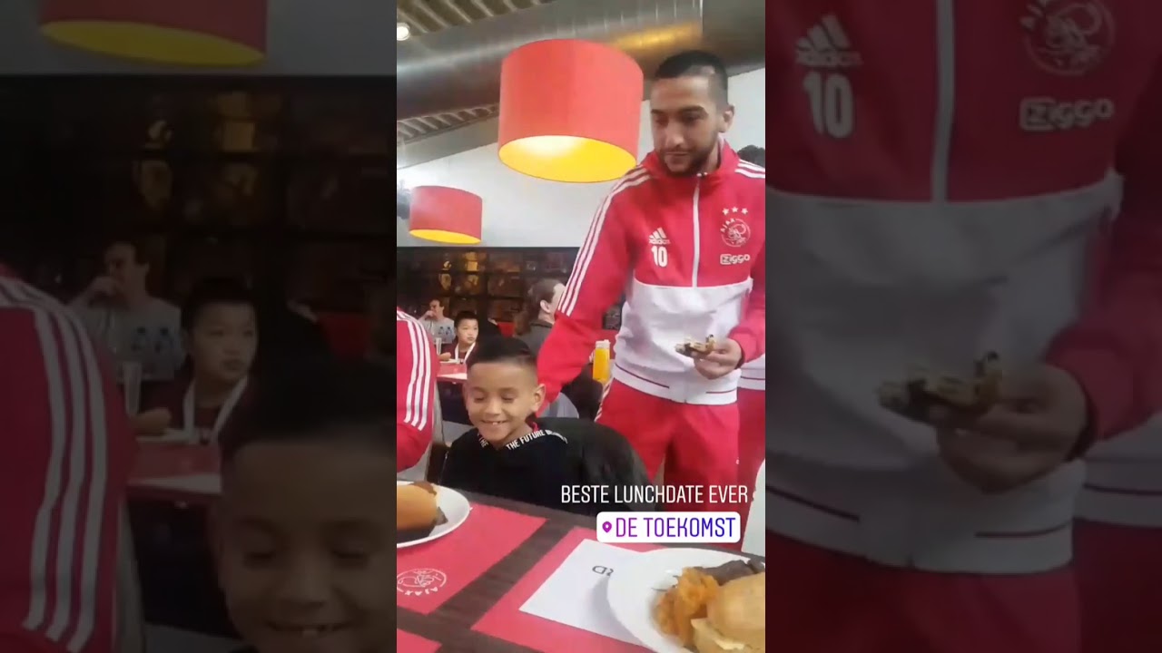 Hakim Ziyech serves food to a little Ajax fan 😍