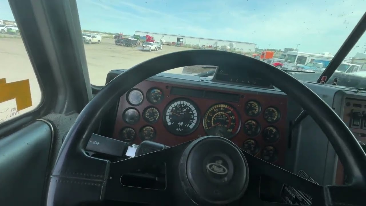 2000 Mack CH613 T/A Semi Truck