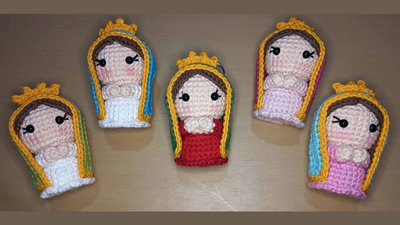 Llavero de virgen amigurumi a crochet