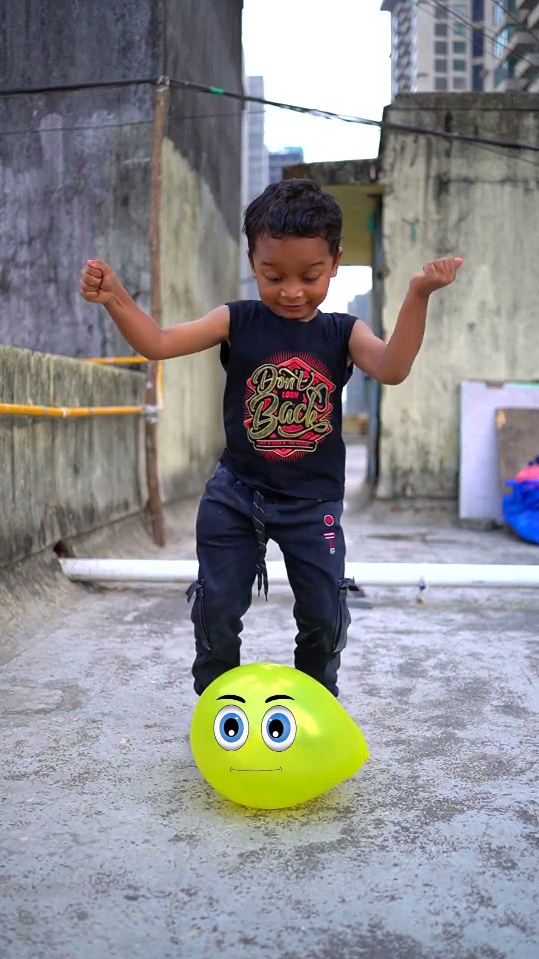 End Wale Balloon ne yeh kya kiya ?? #shorts #funnyvideo #funnyshorts