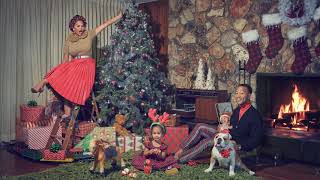 Смотреть клип John Legend - Please Come Home For Christmas (Official Yule Log)