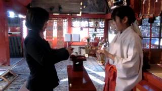 冠稲荷神社の巫女が教える 誓杯の儀 三々九度 のやり方 Youtube