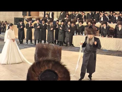 שמחת בית סאדיגורה ירושלים. תיעוד מיוחד מריקוד המצווה טאנץ ע"י כבו"ק האדמו'ר בחתונת ביתו