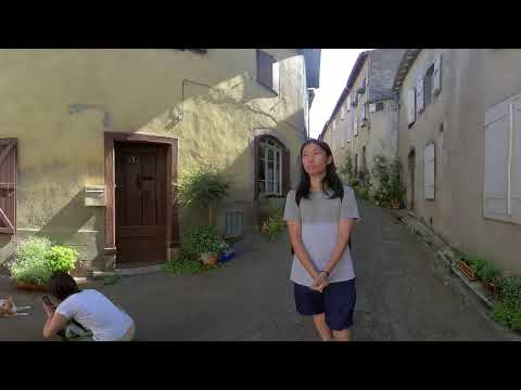 [360°VR] Walking down an alley in Saint Lizier | France