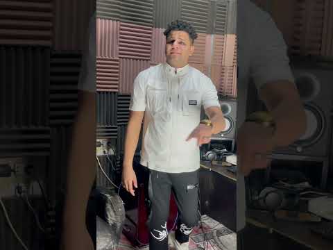 اسمعو قصه حقنه وريد من الالبوم ومتنسوش الشير